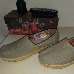 Toms size 9 grey/taupe wedge espadrille!